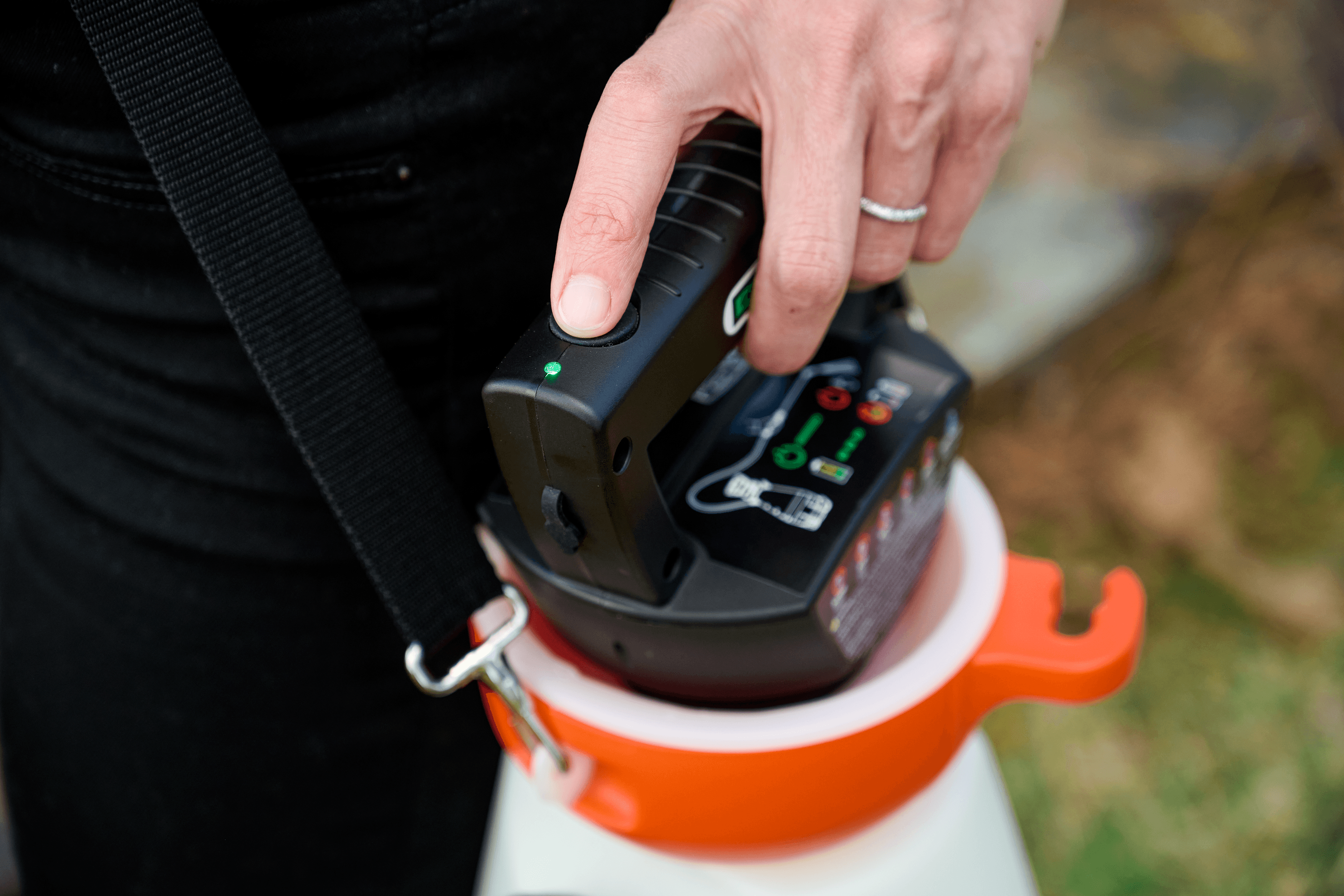 8 Litre Battery Handheld Sprayer image 1